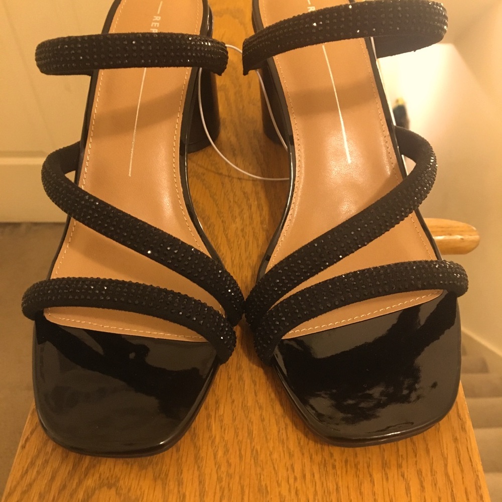 NWOT REPORT Embellished Black Strapped Sandals with Circle Blocked Heels Size 10